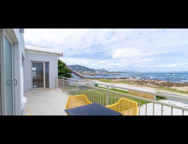 6 BEDROOM HOUSE FOR SALE IN KLEINBAAI